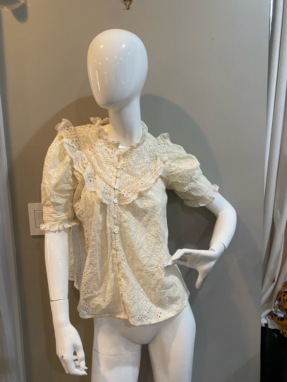 House of Harlow 1960 Cream Eceu Eyelet Ruffle Blouse short sleeves XS